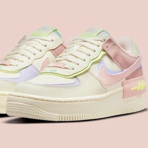 Nike. AF 1 Shadow.  Air Force 1 in cashmere/pale coral